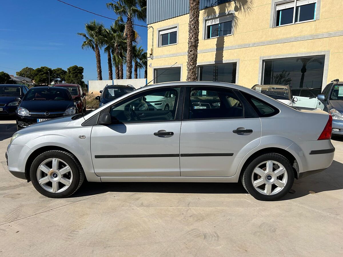 FORD FOCUS TREND 1.6 AUTO SALOON SPANISH LHD IN SPAIN 83000 MILES SUPER 2005